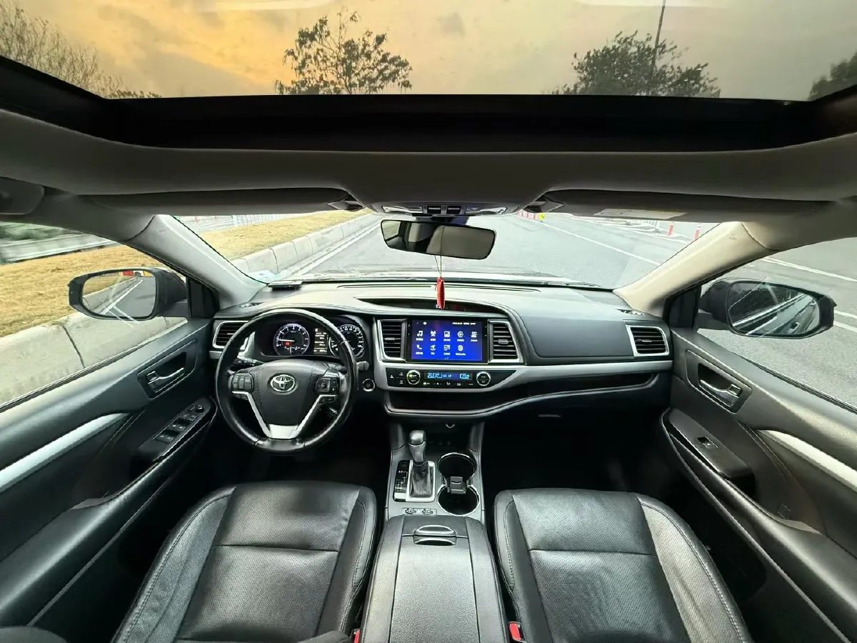 2021 Toyota Highlander 2.0T 220HP L4 6AT,autocango,china used car exporter,china ev exporter,chinese used car exporter,chinese used ev exporter