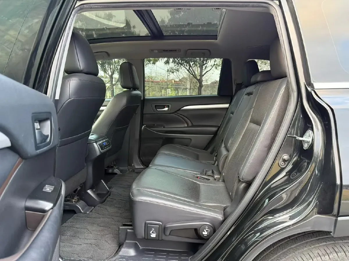 2021 Toyota Highlander 2.0T 220HP L4 6AT,autocango,china used car exporter,china ev exporter,chinese used car exporter,chinese used ev exporter