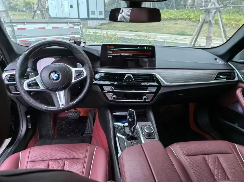 2022 BMW 5 Series 2.0T 252HP L4 8AT,autocango,china used car exporter,china ev exporter,chinese used car exporter,chinese used ev exporter