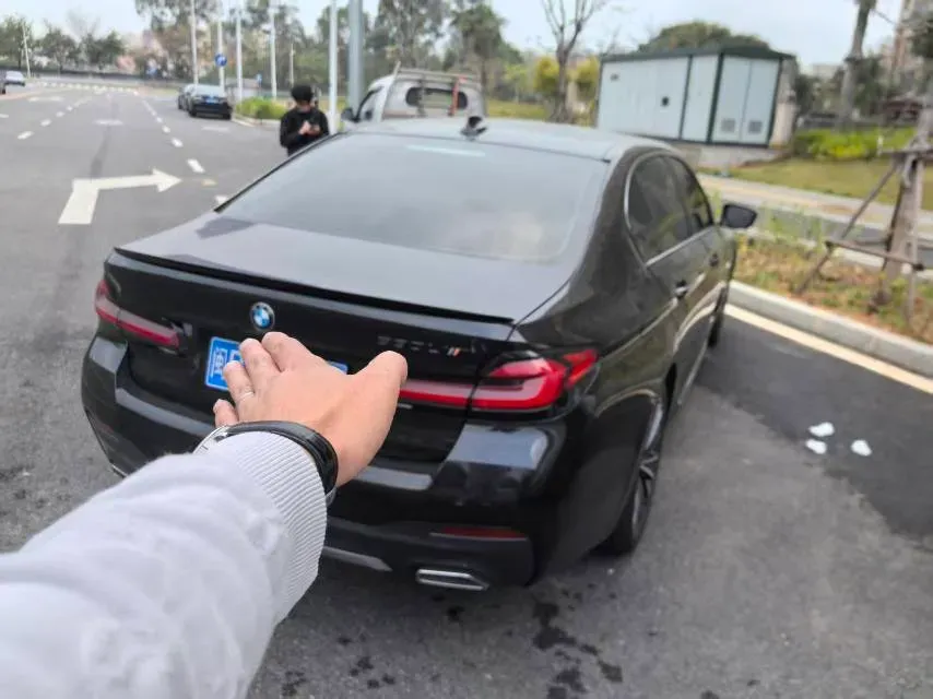 2022 BMW 5 Series 2.0T 252HP L4 8AT,autocango,china used car exporter,china ev exporter,chinese used car exporter,chinese used ev exporter