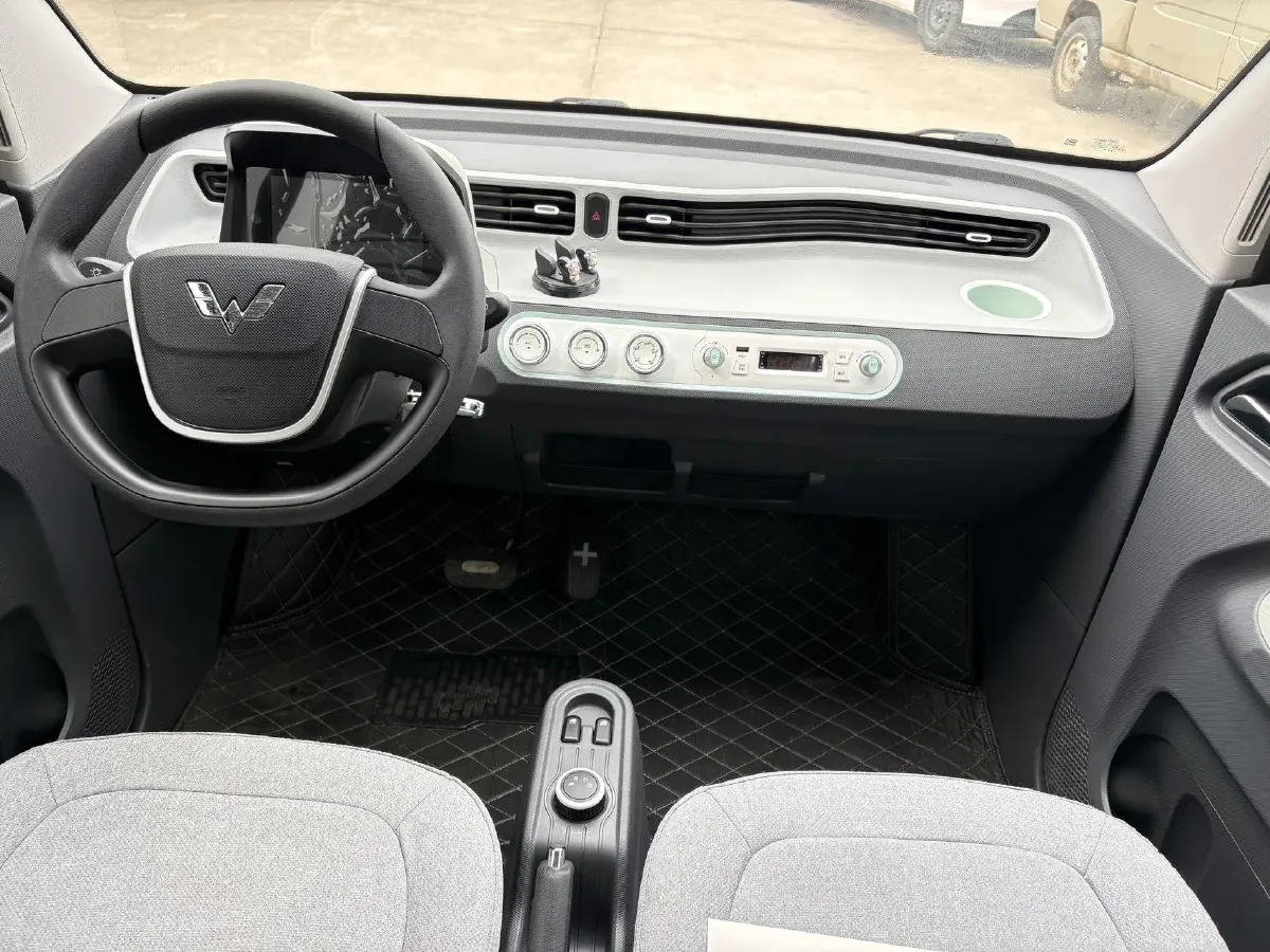 2022 WuLing HongGuang MINI EV BEV 9KWH,autocango,china used car exporter,china ev exporter,chinese used car exporter,chinese used ev exporter