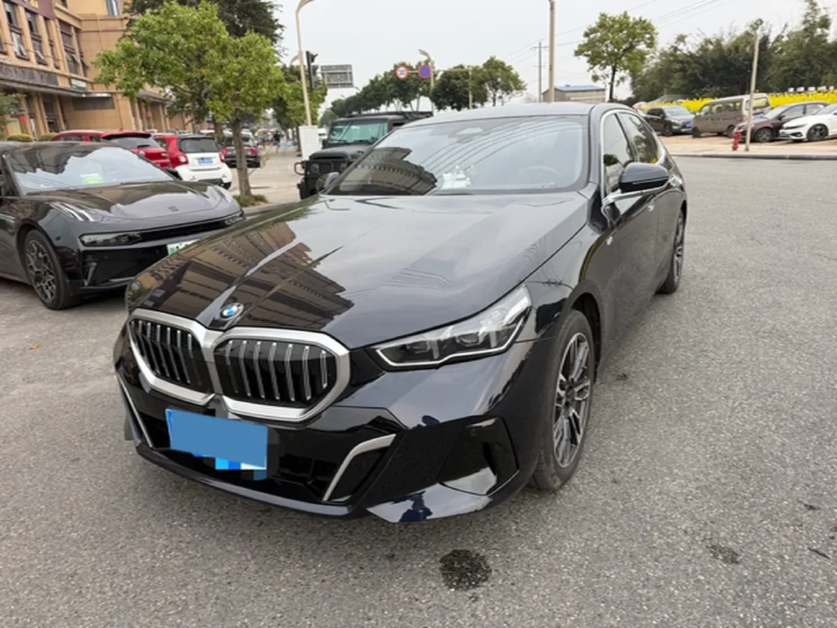 2024 BMW 5 Series 2.0T 190HP L4 8AT,autocango,china used car exporter,china ev exporter,chinese used car exporter,chinese used ev exporter