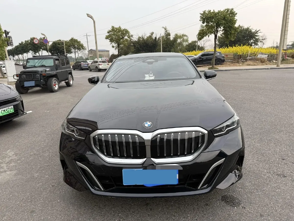 2024 BMW 5 Series 2.0T 190HP L4 8AT,autocango,china used car exporter,china ev exporter,chinese used car exporter,chinese used ev exporter