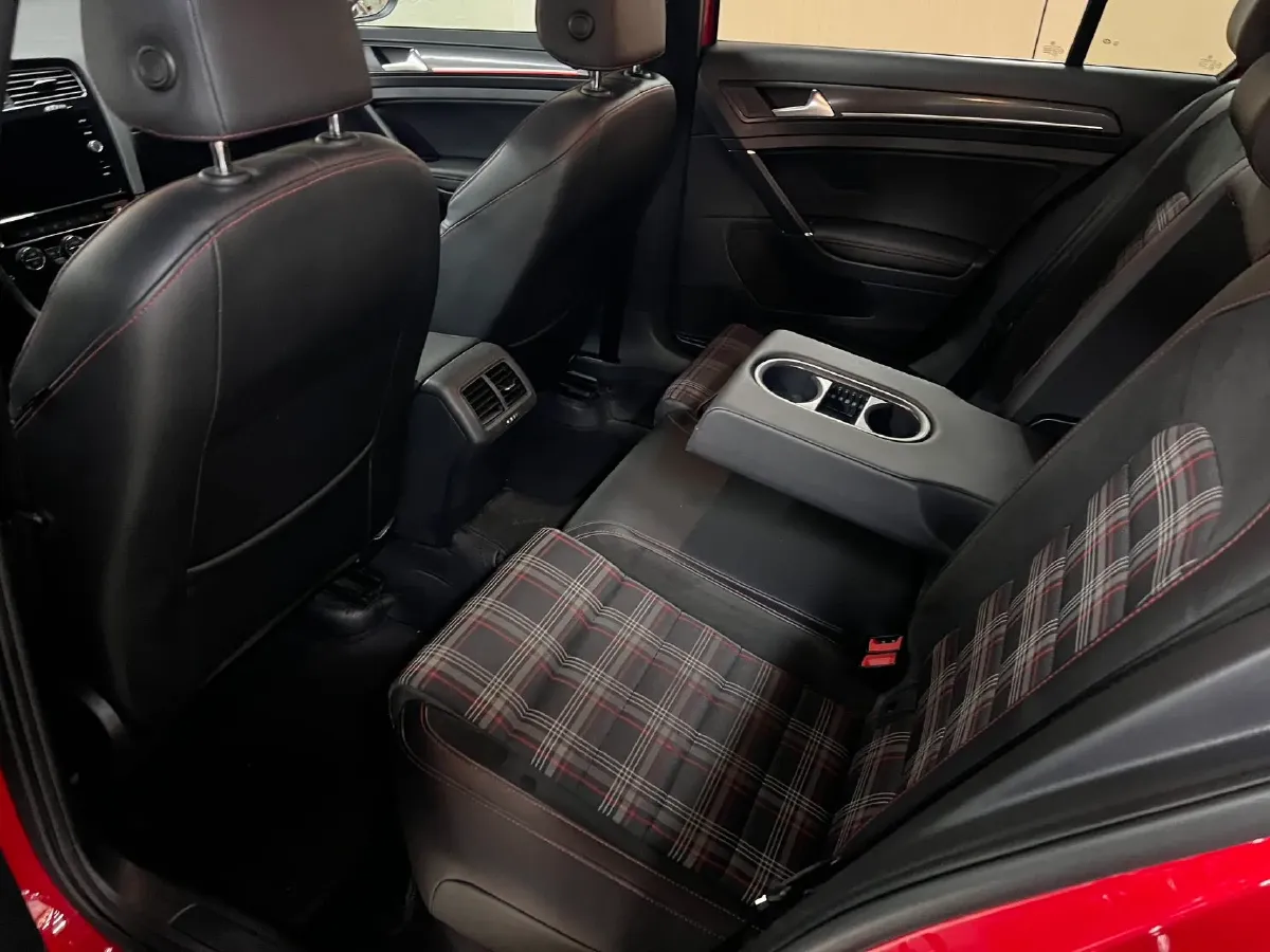 2018 Volkswagen GolfGTI 2.0T 220HP L4 7DCT,autocango,china used car exporter,china ev exporter,chinese used car exporter,chinese used ev exporter