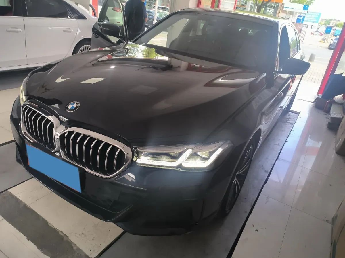 2021 BMW 5 Series 2.0T 252HP L4 8AT,autocango,china used car exporter,china ev exporter,chinese used car exporter,chinese used ev exporter