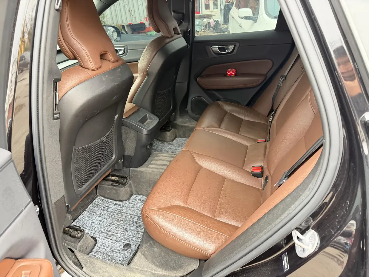 2024 Volvo XC60 2.0T 250HP L4 8AT,autocango,china used car exporter,china ev exporter,chinese used car exporter,chinese used ev exporter