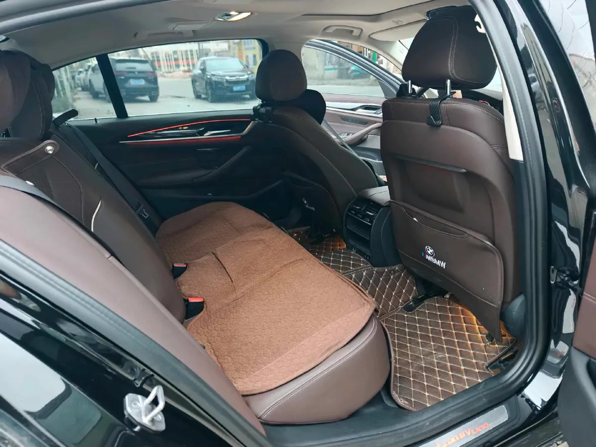 2022 BMW 5 Series 2.0T 184HP L4 8AT,autocango,china used car exporter,china ev exporter,chinese used car exporter,chinese used ev exporter