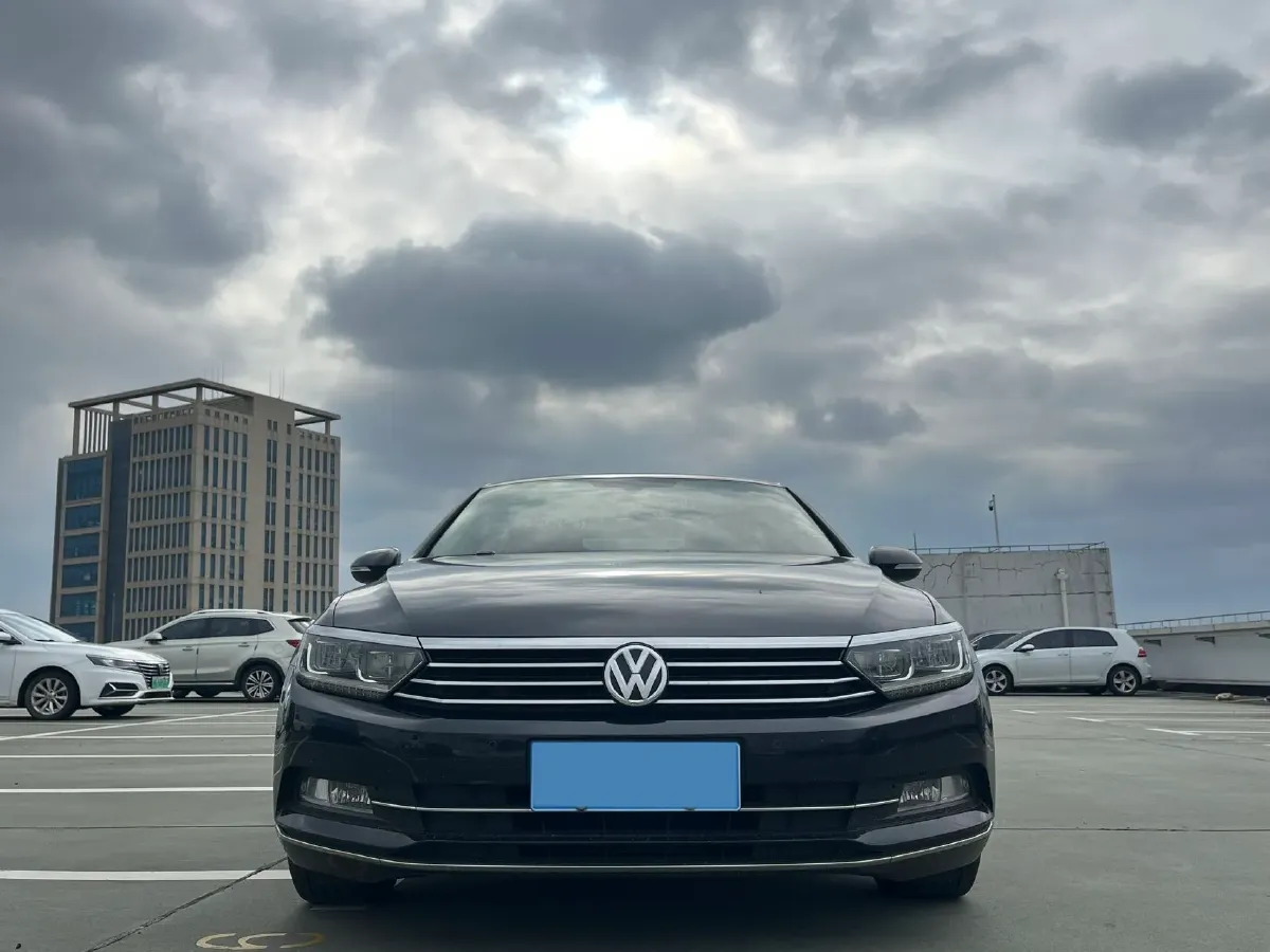 2018 Volkswagen Magotan 2.0T 220HP L4 7DCT,autocango,china used car exporter,china ev exporter,chinese used car exporter,chinese used ev exporter