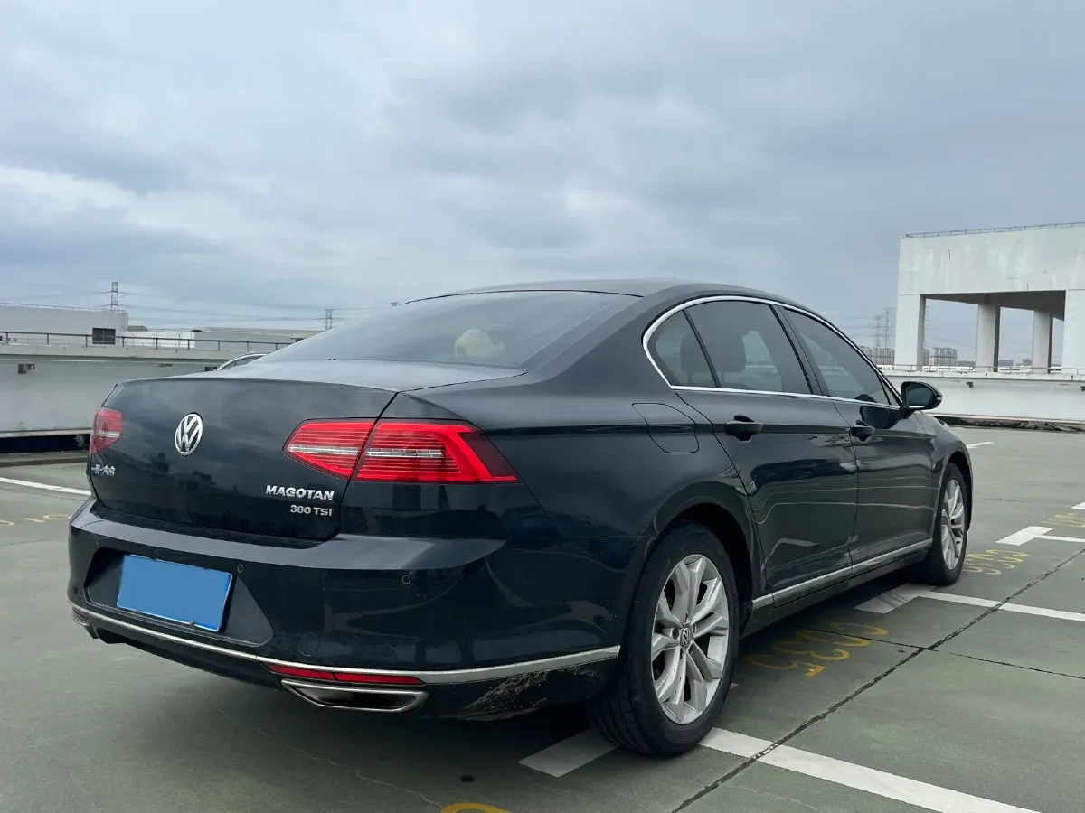 2018 Volkswagen Magotan 2.0T 220HP L4 7DCT,autocango,china used car exporter,china ev exporter,chinese used car exporter,chinese used ev exporter