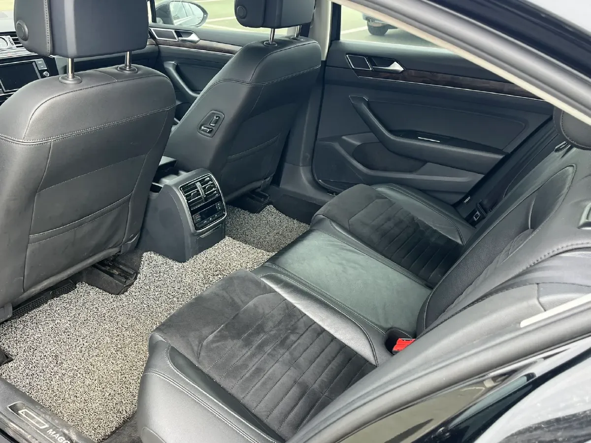 2018 Volkswagen Magotan 2.0T 220HP L4 7DCT,autocango,china used car exporter,china ev exporter,chinese used car exporter,chinese used ev exporter