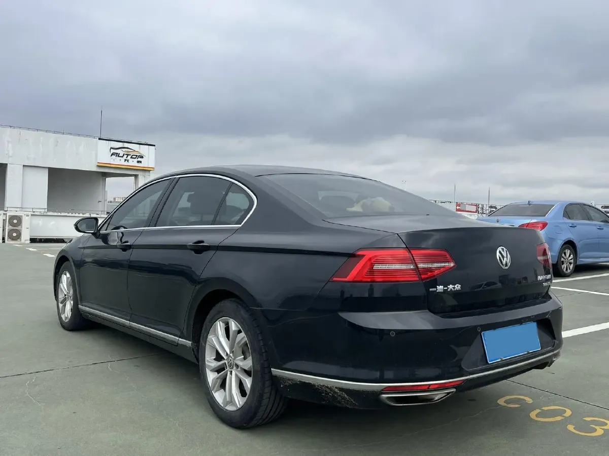 2018 Volkswagen Magotan 2.0T 220HP L4 7DCT,autocango,china used car exporter,china ev exporter,chinese used car exporter,chinese used ev exporter