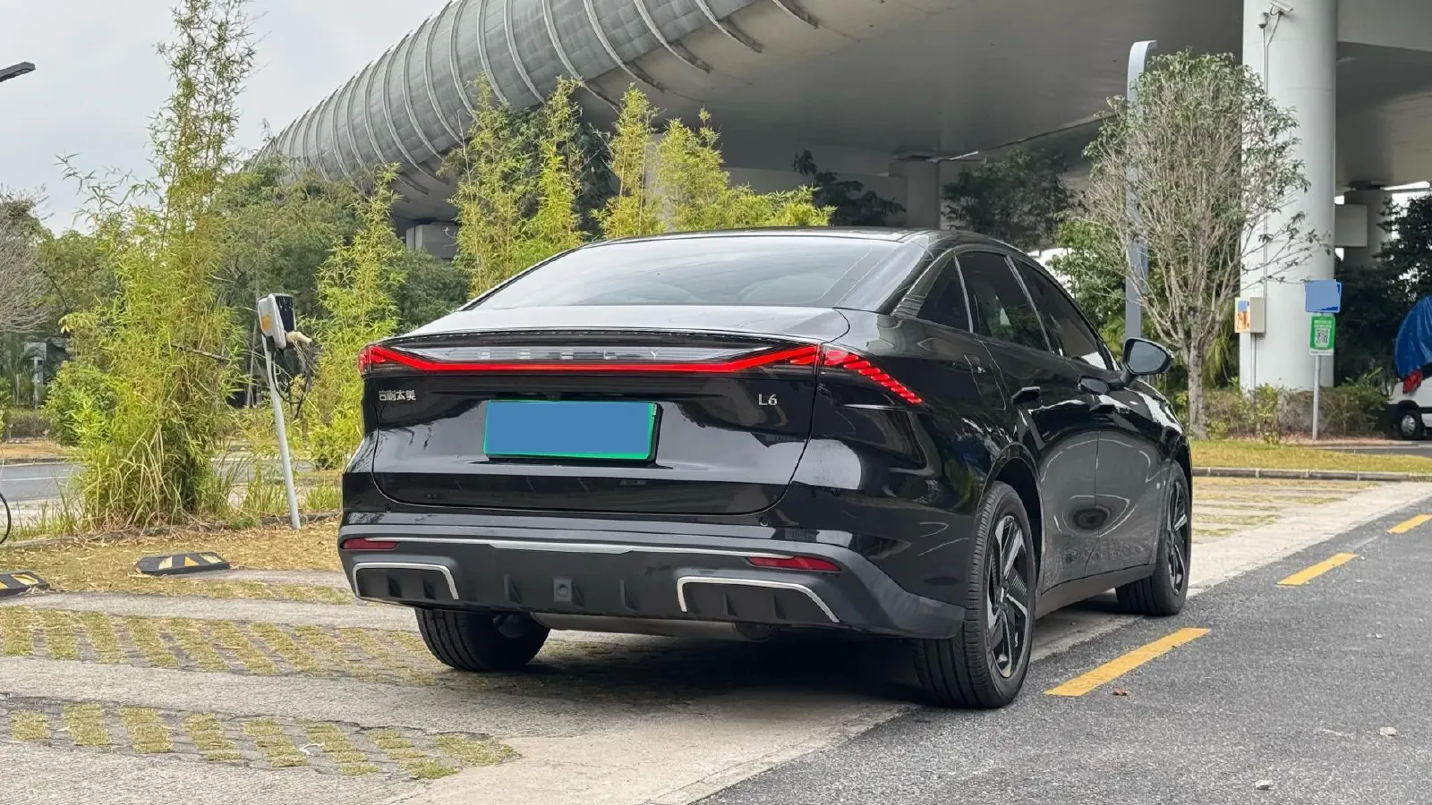 2024 Geely Galaxy L6 1.5T 163HP L4 3DHT PHEV,autocango,china used car exporter,china ev exporter,chinese used car exporter,chinese used ev exporter