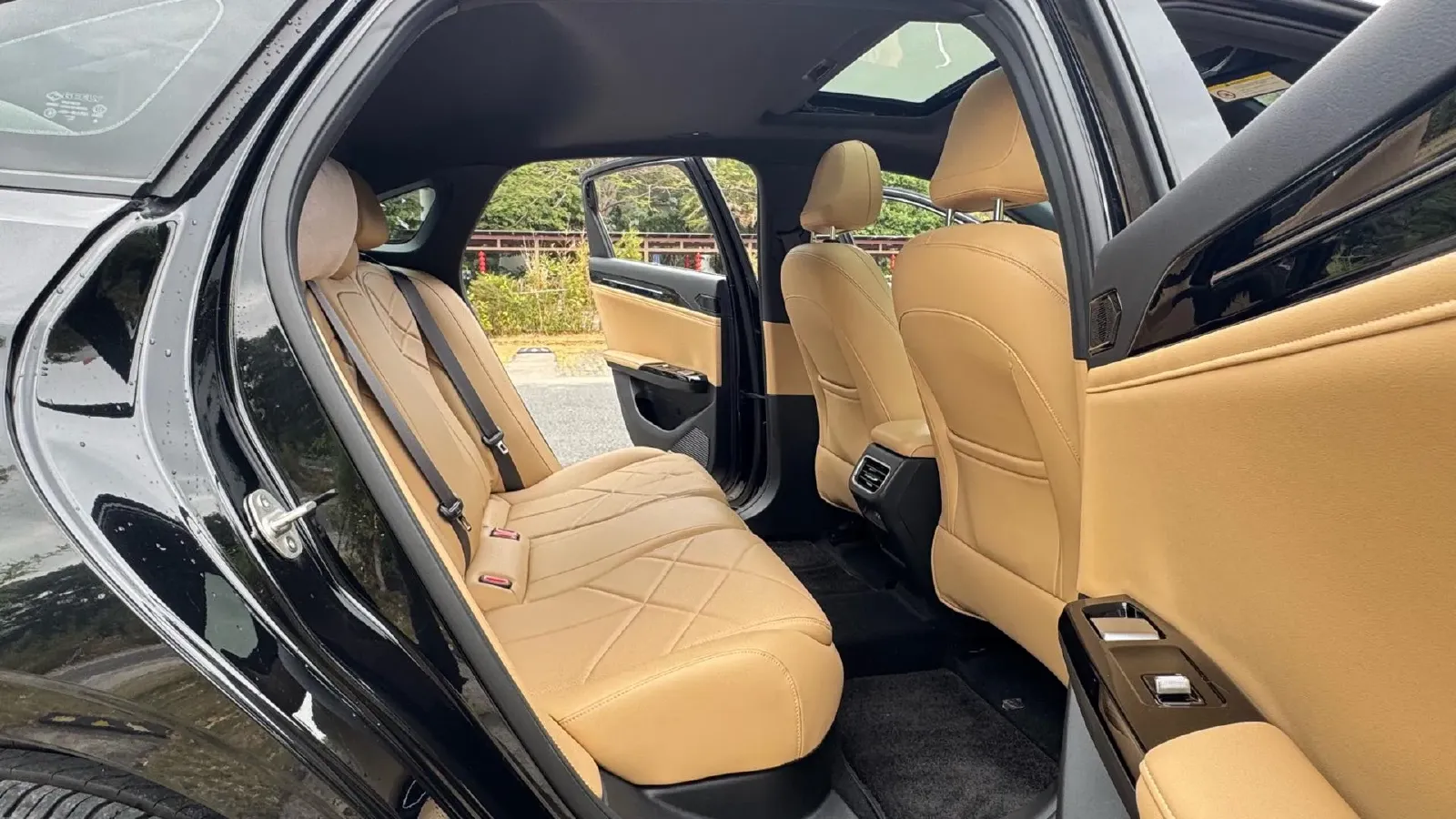 2024 Geely Galaxy L6 1.5T 163HP L4 3DHT PHEV,autocango,china used car exporter,china ev exporter,chinese used car exporter,chinese used ev exporter