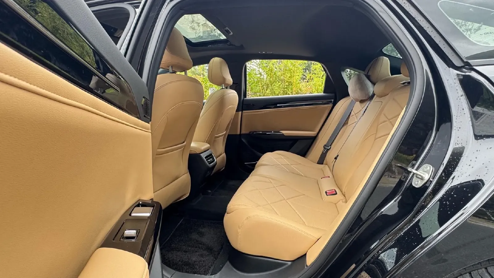 2024 Geely Galaxy L6 1.5T 163HP L4 3DHT PHEV,autocango,china used car exporter,china ev exporter,chinese used car exporter,chinese used ev exporter