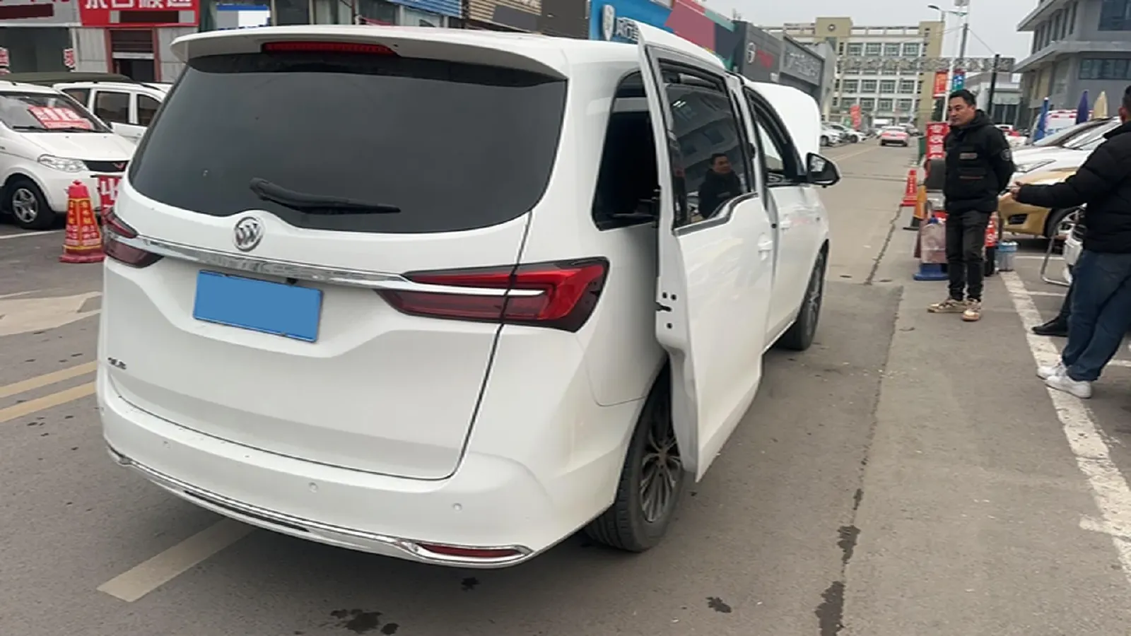 2021 Buick GL8 2.0T 237HP L4 9AT,autocango,china used car exporter,china ev exporter,chinese used car exporter,chinese used ev exporter