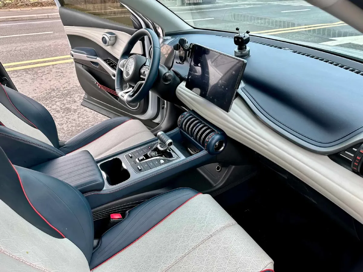 2022 Roewe RX5 MAX 1.5T 181HP L4 6AT,autocango,china used car exporter,china ev exporter,chinese used car exporter,chinese used ev exporter