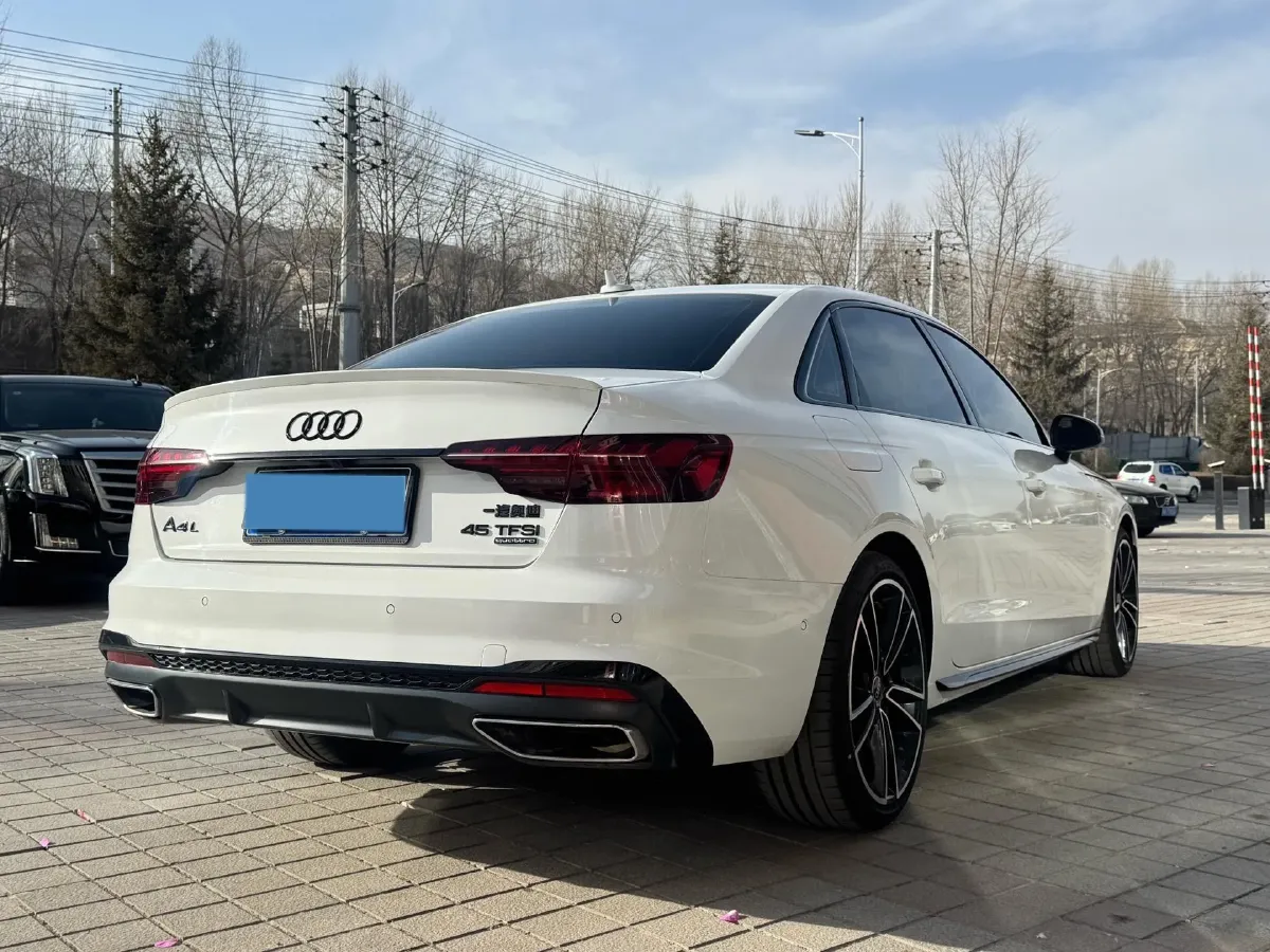 2024 Audi A4L 2.0T 245HP L4 7DCT,autocango,china used car exporter,china ev exporter,chinese used car exporter,chinese used ev exporter