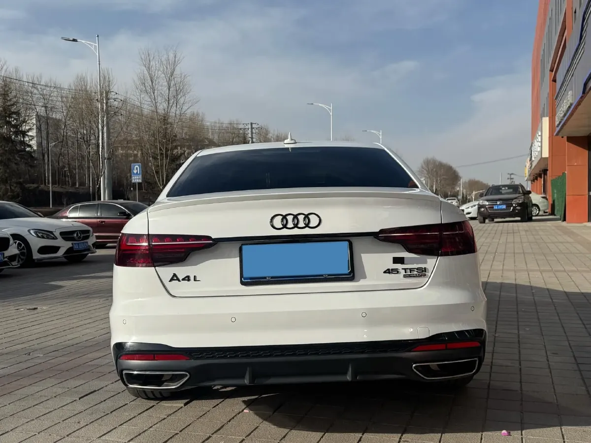 2024 Audi A4L 2.0T 245HP L4 7DCT,autocango,china used car exporter,china ev exporter,chinese used car exporter,chinese used ev exporter