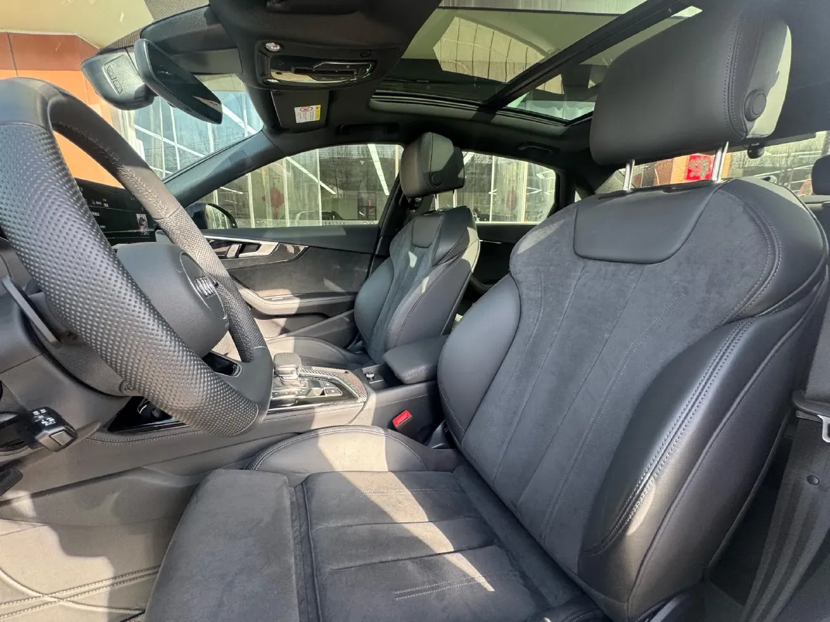 2024 Audi A4L 2.0T 245HP L4 7DCT,autocango,china used car exporter,china ev exporter,chinese used car exporter,chinese used ev exporter