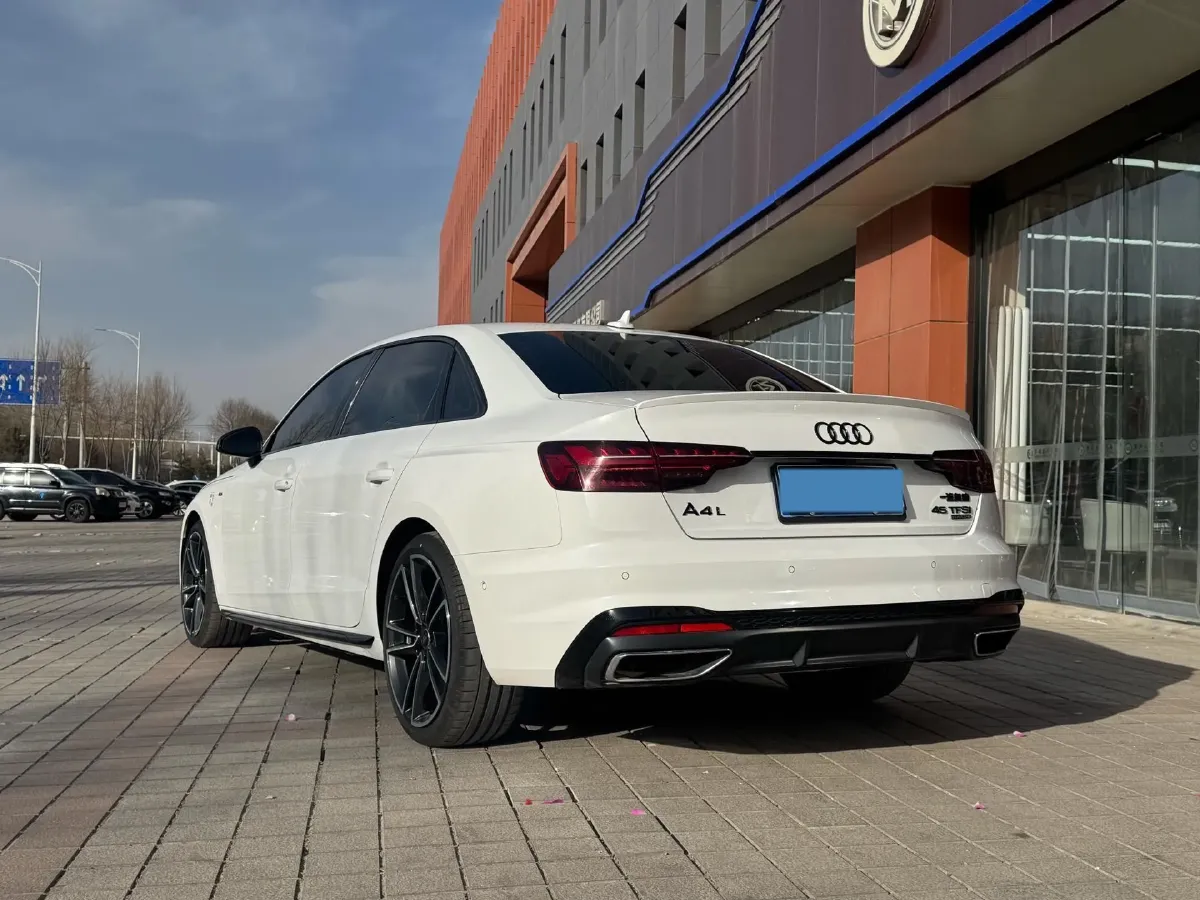 2024 Audi A4L 2.0T 245HP L4 7DCT,autocango,china used car exporter,china ev exporter,chinese used car exporter,chinese used ev exporter