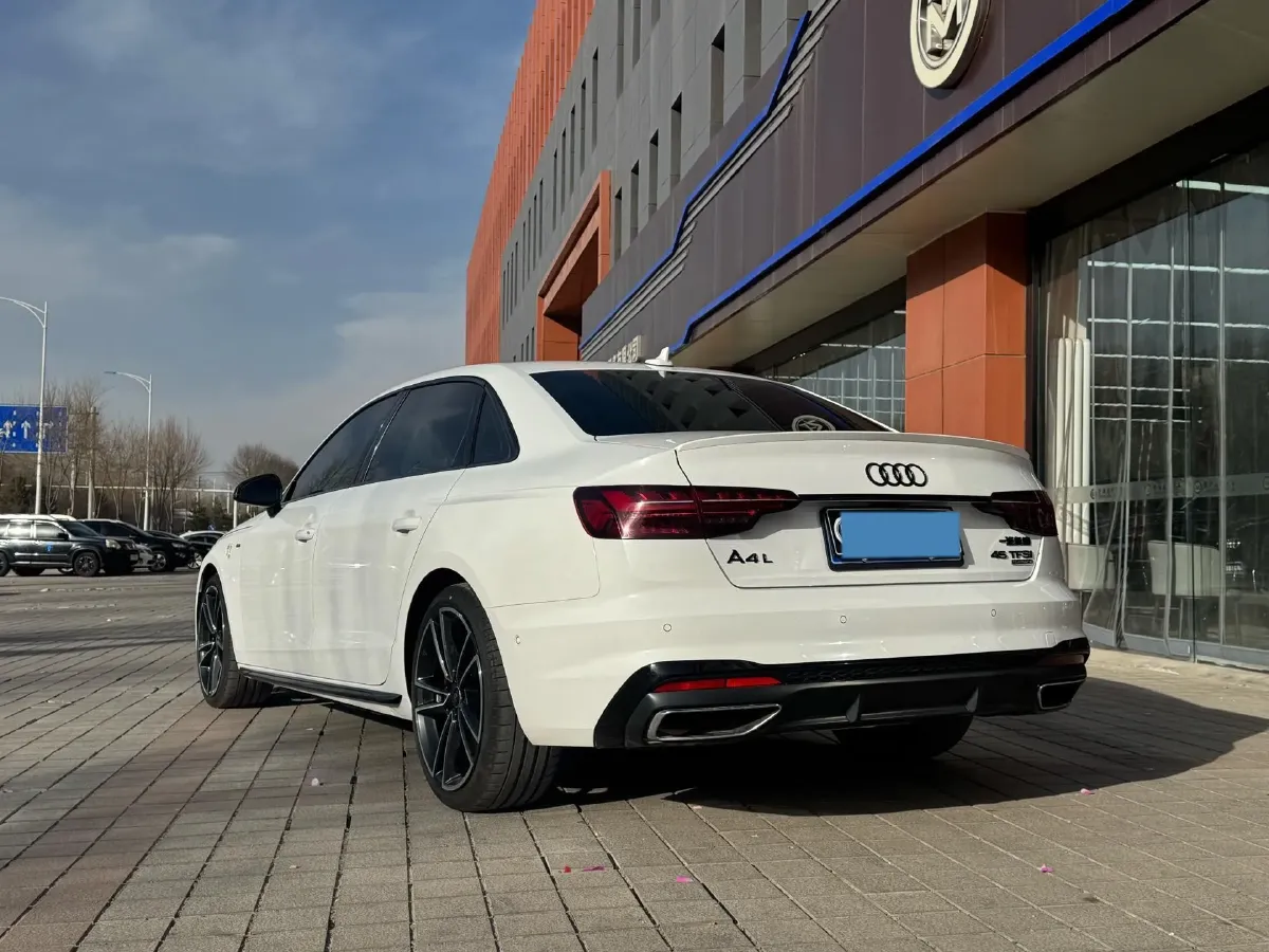 2024 Audi A4L 2.0T 245HP L4 7DCT,autocango,china used car exporter,china ev exporter,chinese used car exporter,chinese used ev exporter