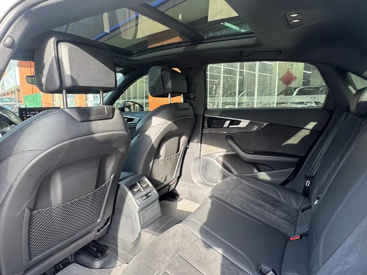 2024 Audi A4L 2.0T 245HP L4 7DCT,autocango,china used car exporter,china ev exporter,chinese used car exporter,chinese used ev exporter