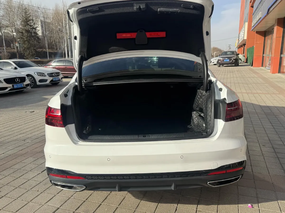 2024 Audi A4L 2.0T 245HP L4 7DCT,autocango,china used car exporter,china ev exporter,chinese used car exporter,chinese used ev exporter