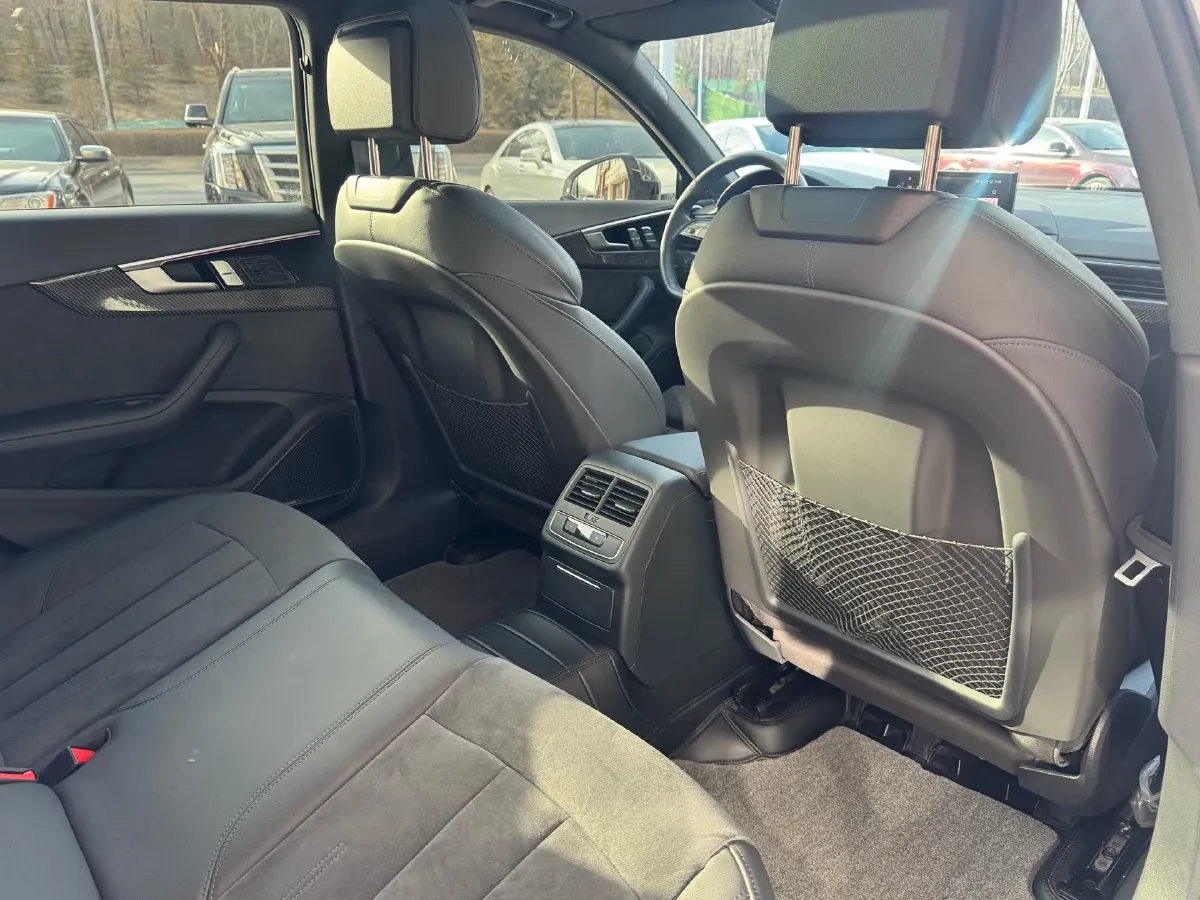 2024 Audi A4L 2.0T 245HP L4 7DCT,autocango,china used car exporter,china ev exporter,chinese used car exporter,chinese used ev exporter