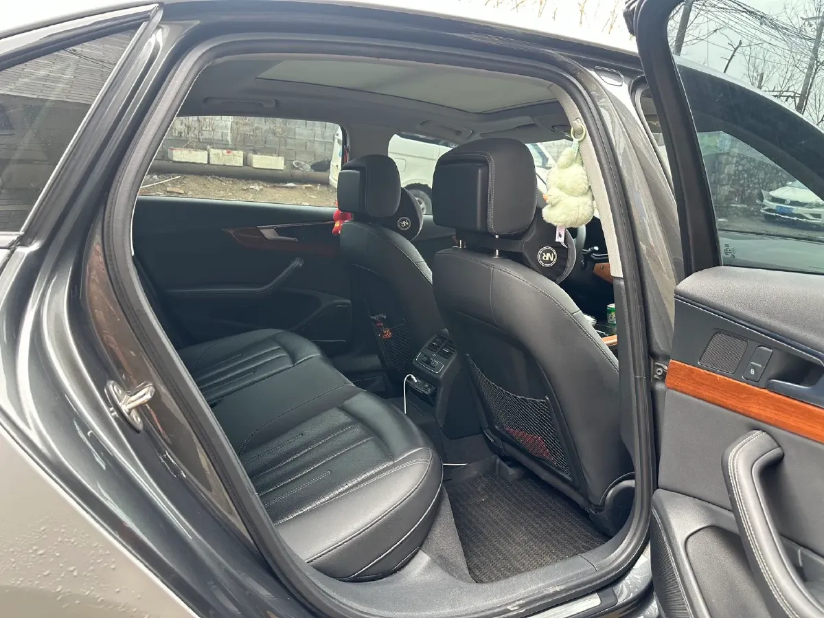 2020 Audi A4L 2.0T 190HP L4 7DCT,autocango,china used car exporter,china ev exporter,chinese used car exporter,chinese used ev exporter