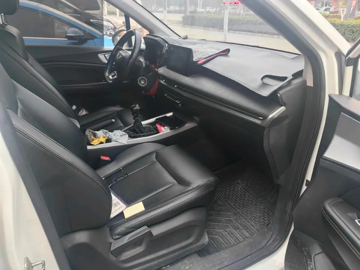 2022 WuLing JiaChen 1.5T 147HP L4 6MT,autocango,china used car exporter,china ev exporter,chinese used car exporter,chinese used ev exporter