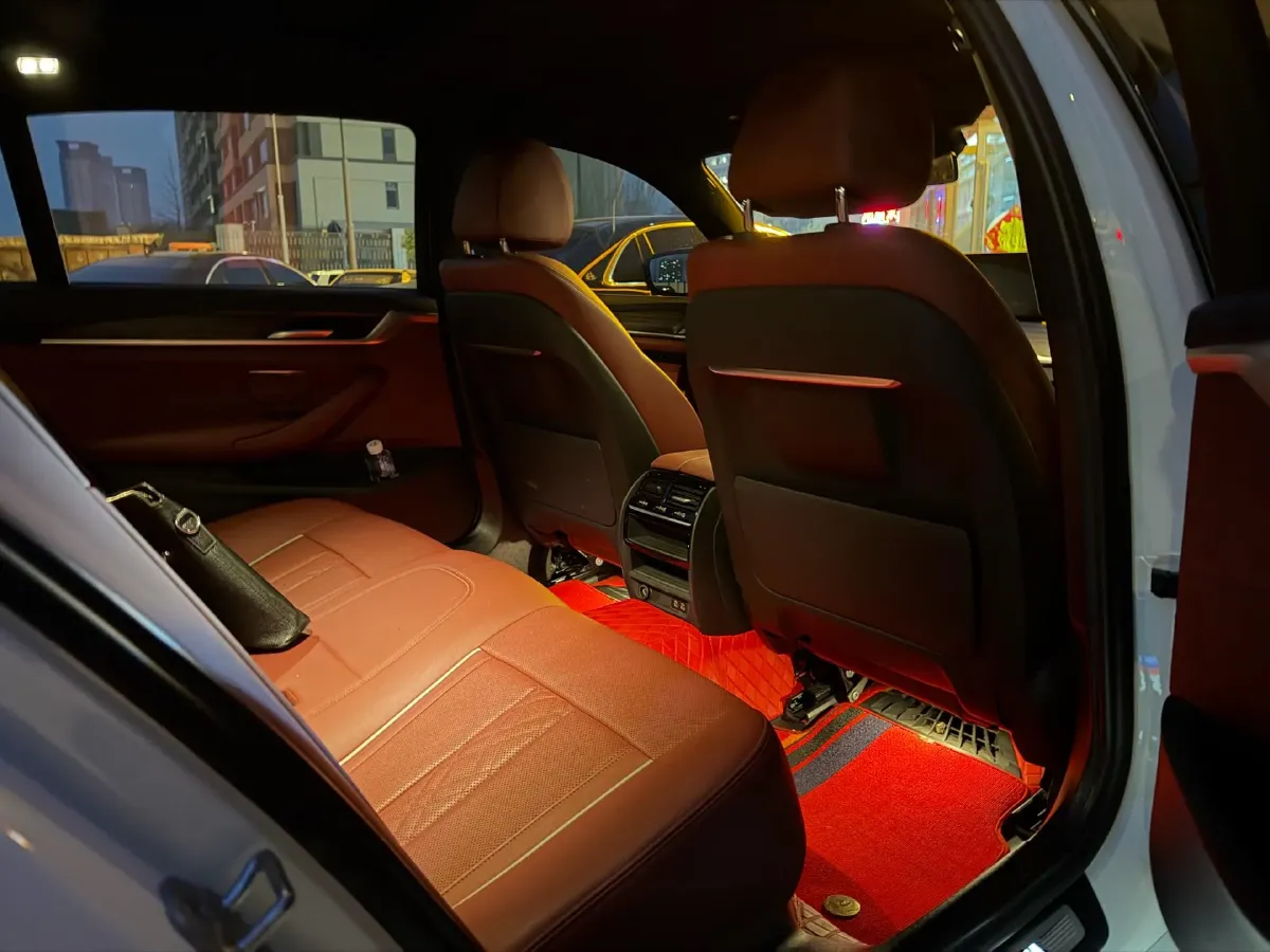 2022 BMW 5 Series 2.0T 252HP L4 8AT,autocango,china used car exporter,china ev exporter,chinese used car exporter,chinese used ev exporter