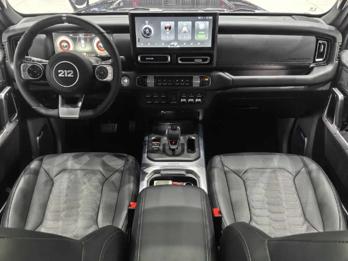 2025 212 212 T01 2.0T 252HP L4 8AT,autocango,china used car exporter,china ev exporter,chinese used car exporter,chinese used ev exporter