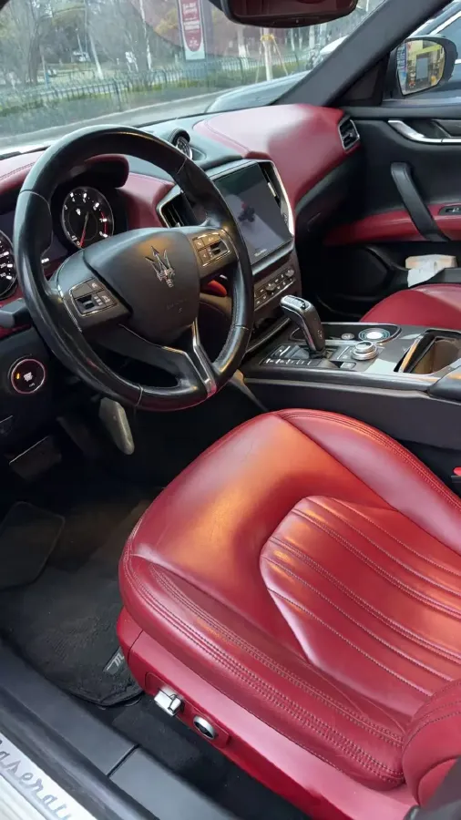 2021 Maserati Ghibli 2.0T 330HP L4 8AT,autocango,china used car exporter,china ev exporter,chinese used car exporter,chinese used ev exporter