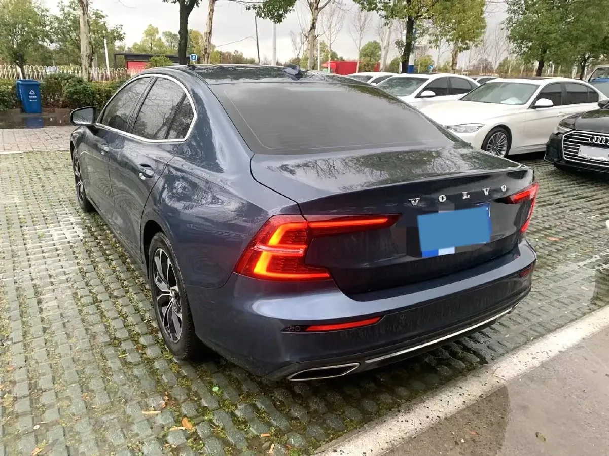 2020 Volvo S60 2.0T 190HP L4 8AT,autocango,china used car exporter,china ev exporter,chinese used car exporter,chinese used ev exporter