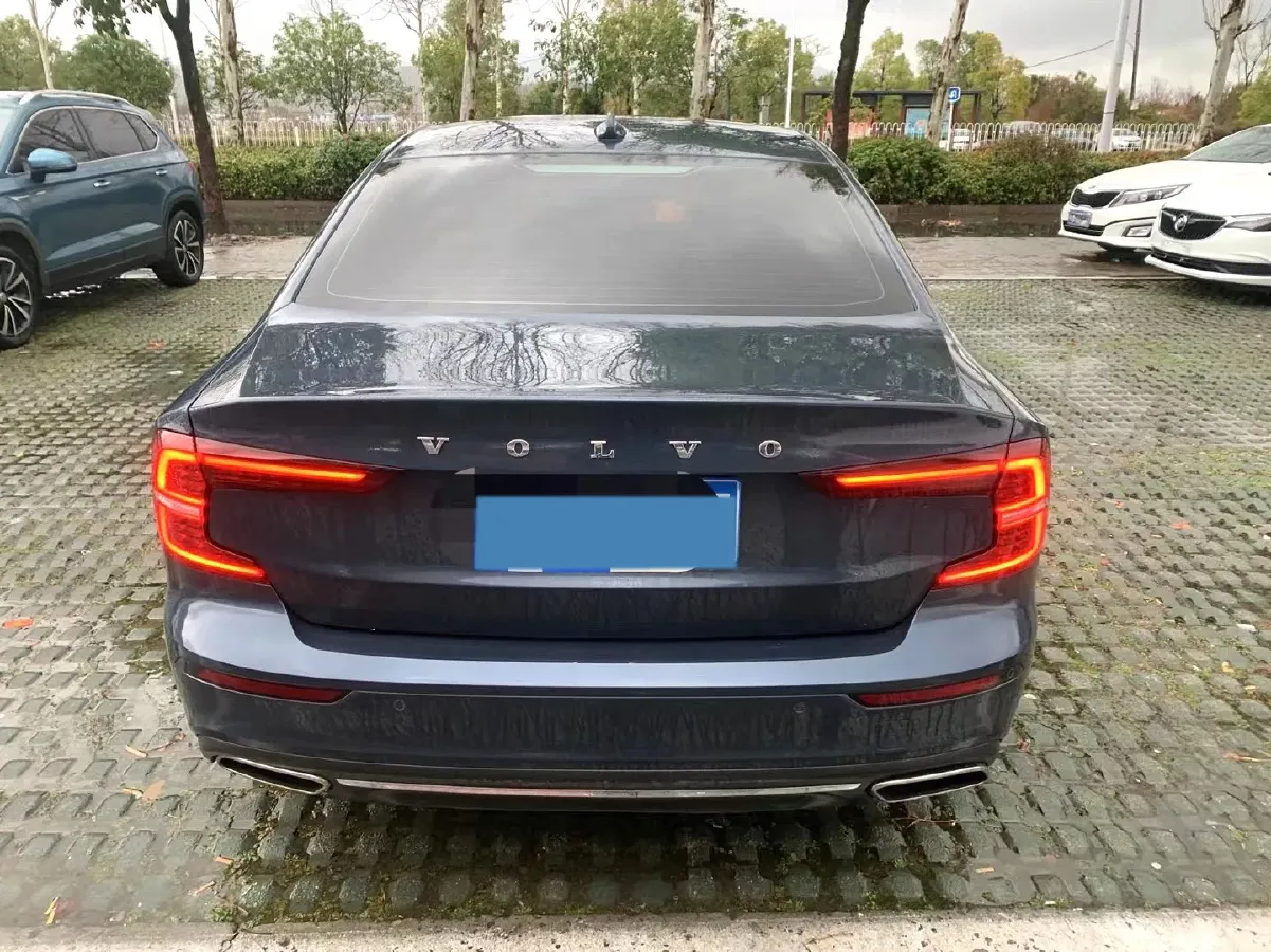 2020 Volvo S60 2.0T 190HP L4 8AT,autocango,china used car exporter,china ev exporter,chinese used car exporter,chinese used ev exporter
