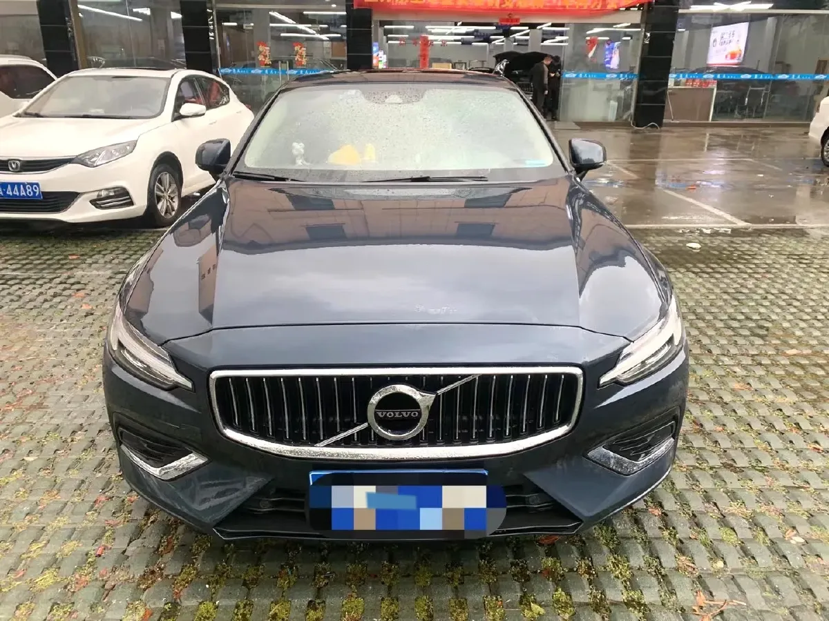 2020 Volvo S60 2.0T 190HP L4 8AT,autocango,china used car exporter,china ev exporter,chinese used car exporter,chinese used ev exporter