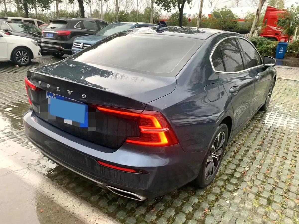 2020 Volvo S60 2.0T 190HP L4 8AT,autocango,china used car exporter,china ev exporter,chinese used car exporter,chinese used ev exporter