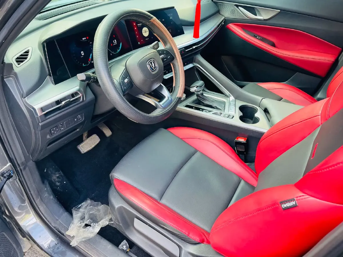 2021 ChangAn CS35 Plus 1.4T 160HP L4 7DCT,autocango,china used car exporter,china ev exporter,chinese used car exporter,chinese used ev exporter