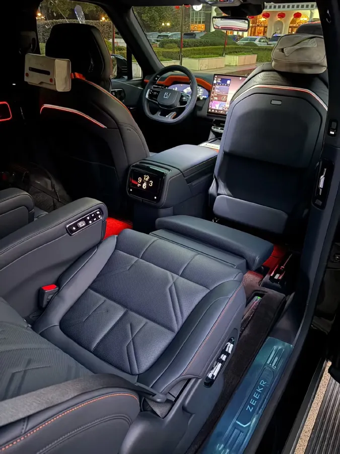 2025 Zeekr 9X 2.0T 279HP L4 1DHT PHEV,autocango,china used car exporter,china ev exporter,chinese used car exporter,chinese used ev exporter