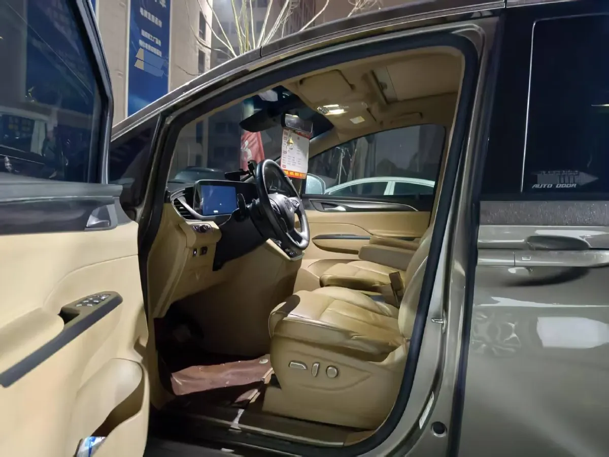 2021 Buick GL8 2.0T 237HP L4 9AT,autocango,china used car exporter,china ev exporter,chinese used car exporter,chinese used ev exporter