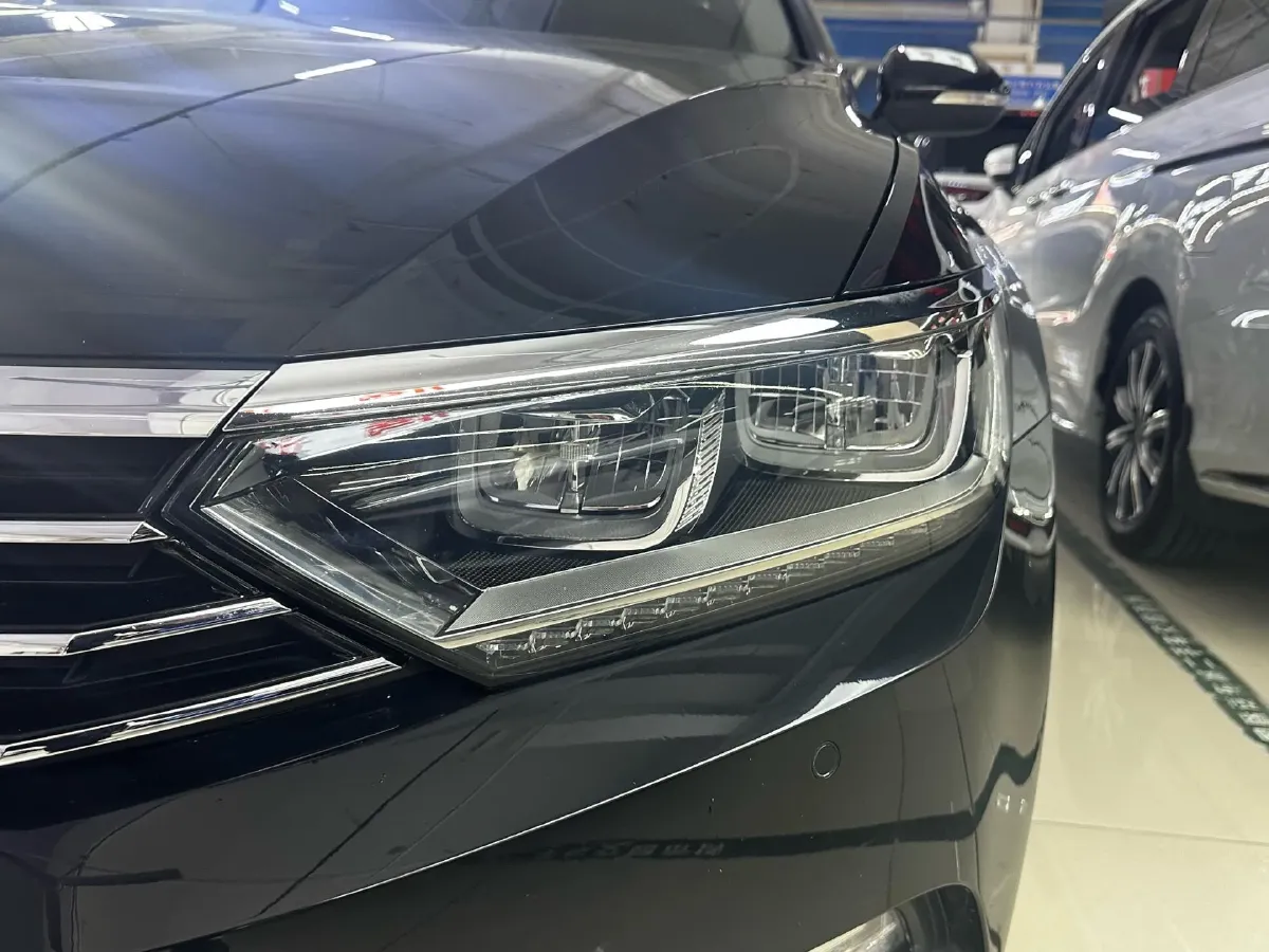 2018 Volkswagen Magotan 1.8T 180HP L4 7DCT,autocango,china used car exporter,china ev exporter,chinese used car exporter,chinese used ev exporter