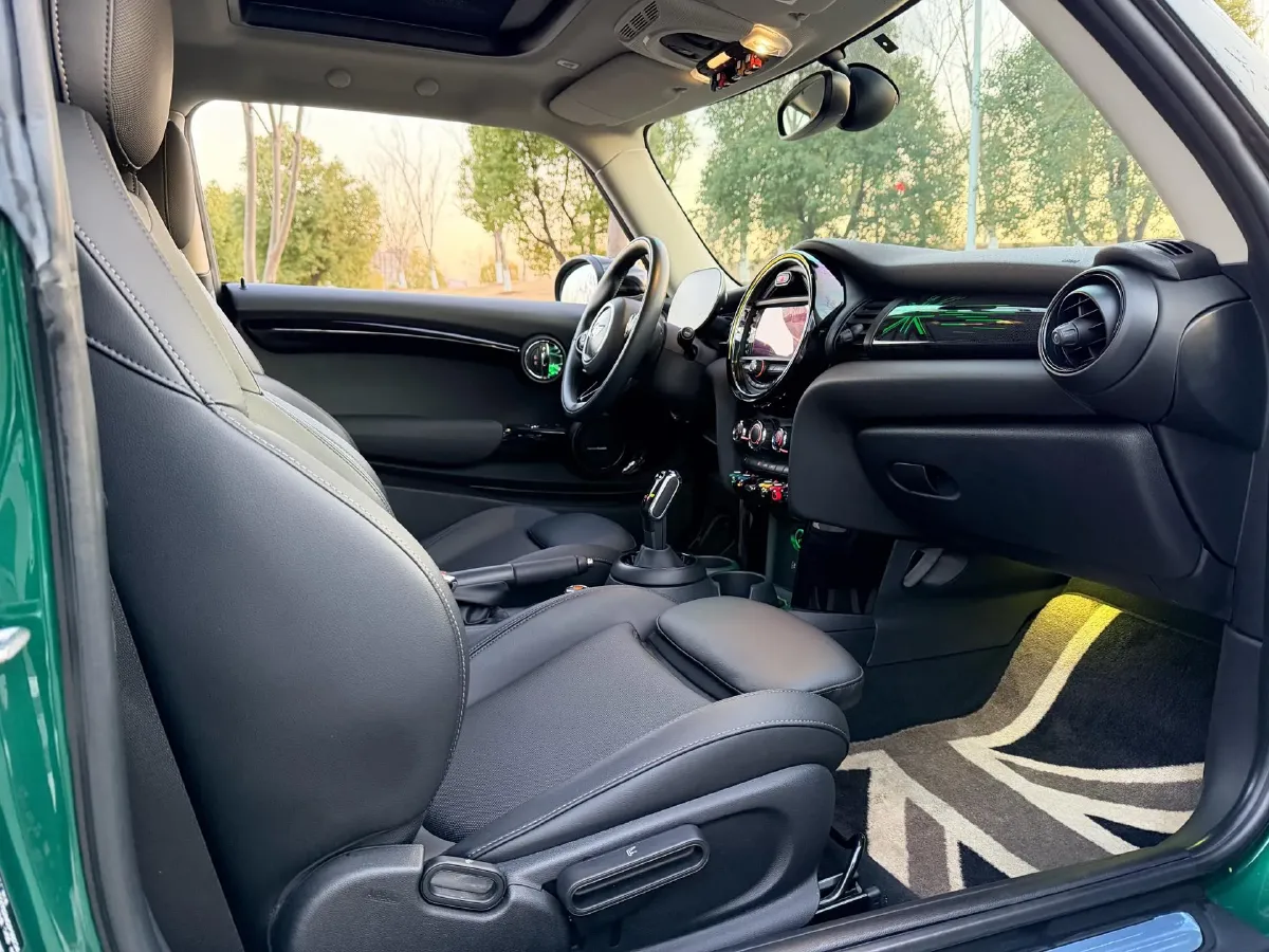 2021 MINI MINI 1.5T 136HP L3 7DCT,autocango,china used car exporter,china ev exporter,chinese used car exporter,chinese used ev exporter