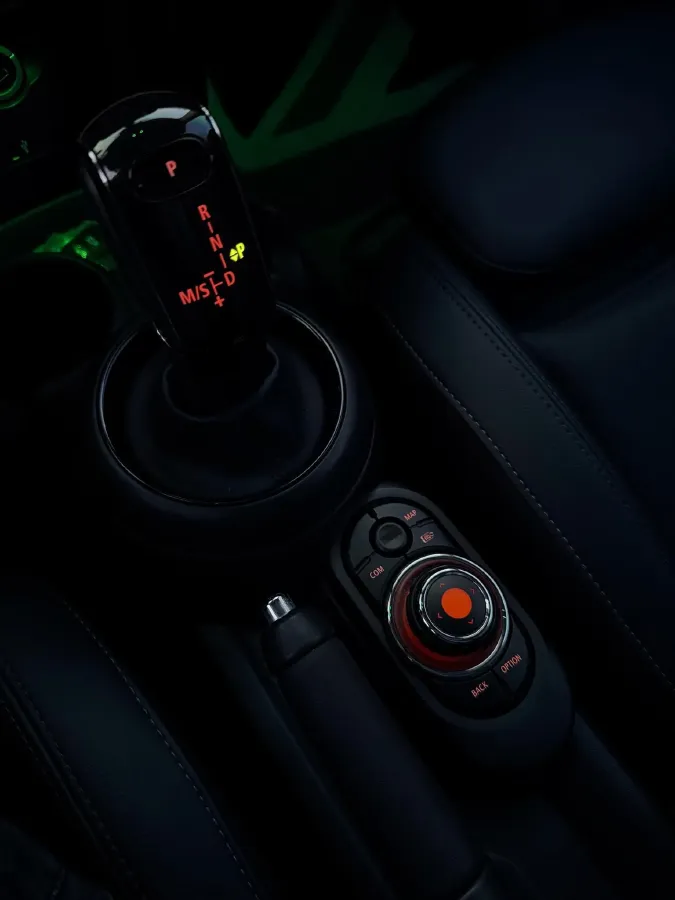 2021 MINI MINI 1.5T 136HP L3 7DCT,autocango,china used car exporter,china ev exporter,chinese used car exporter,chinese used ev exporter