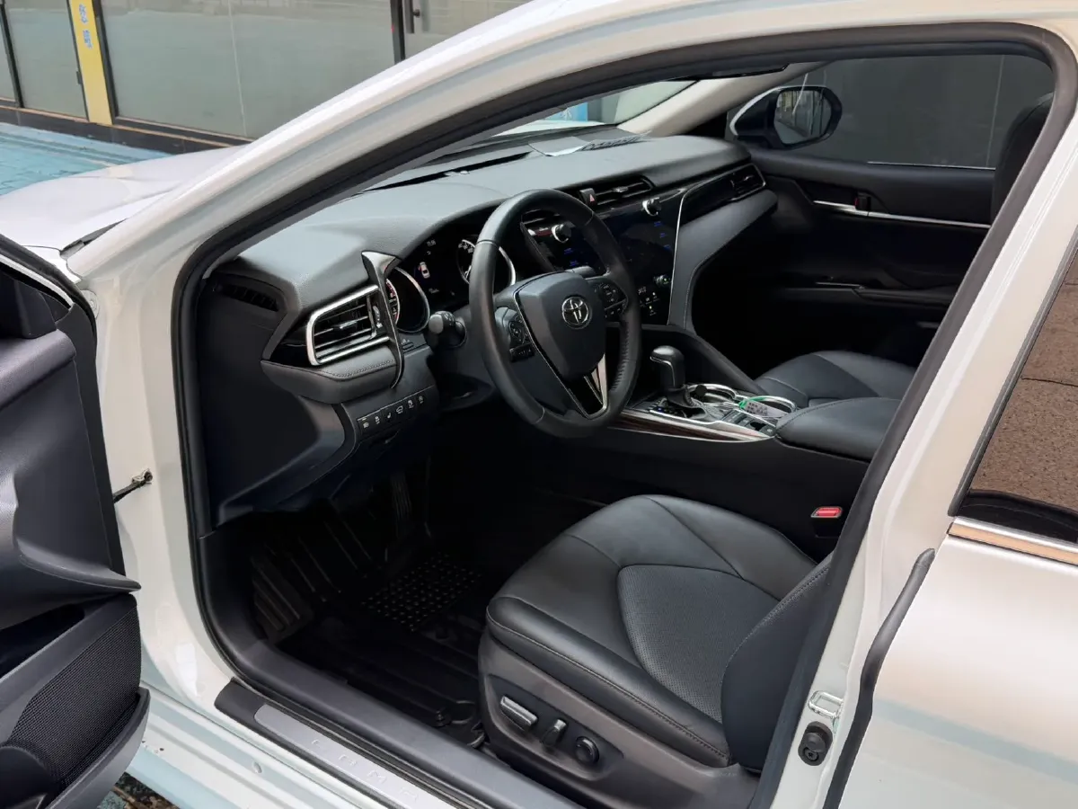 2021 Toyota Camry 2.5L 209HP L4 8AT,autocango,china used car exporter,china ev exporter,chinese used car exporter,chinese used ev exporter