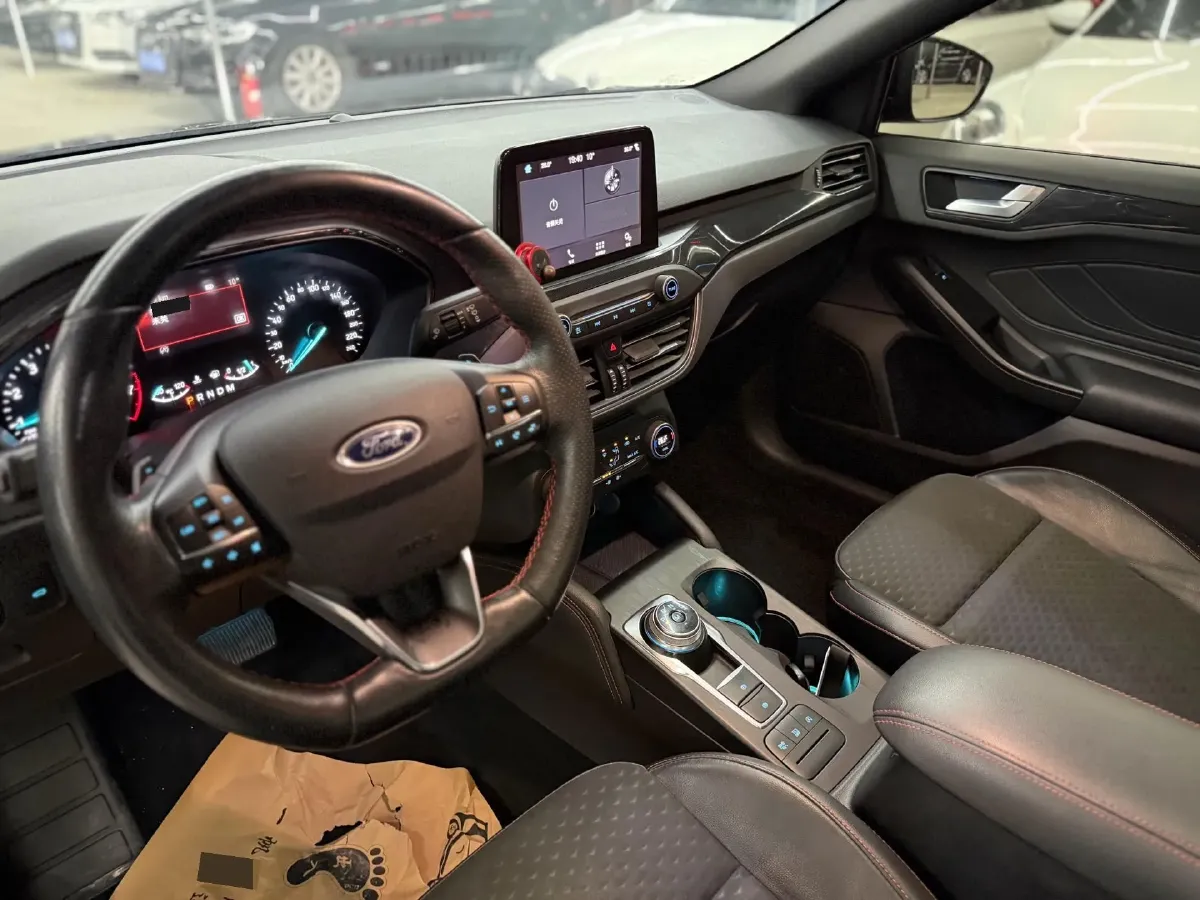 2019 Ford Focus 1.5T 184HP L3 8AT,autocango,china used car exporter,china ev exporter,chinese used car exporter,chinese used ev exporter