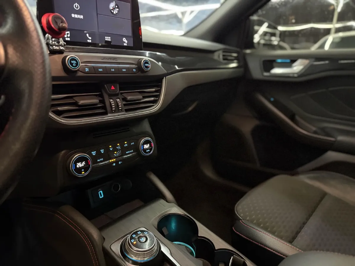 2019 Ford Focus 1.5T 184HP L3 8AT,autocango,china used car exporter,china ev exporter,chinese used car exporter,chinese used ev exporter