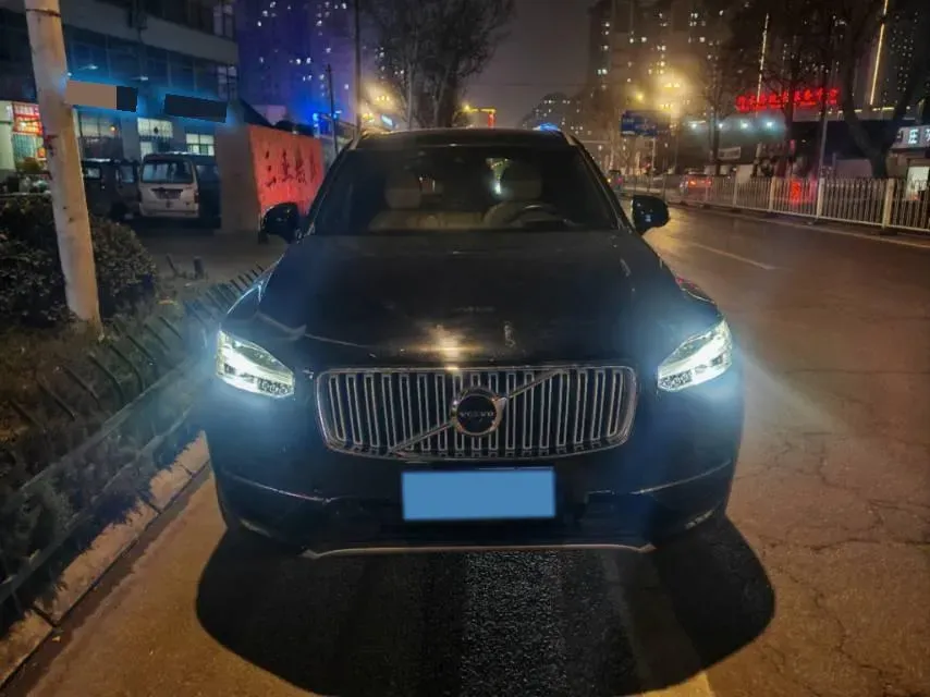 2019 Volvo XC90 2.0T 320HP L4 8AT,autocango,china used car exporter,china ev exporter,chinese used car exporter,chinese used ev exporter
