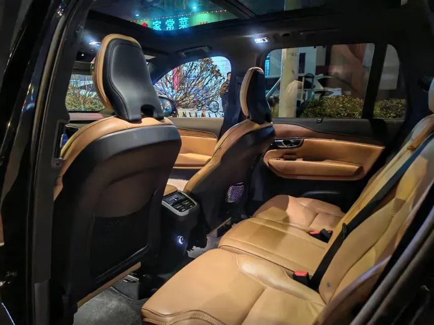 2019 Volvo XC90 2.0T 320HP L4 8AT,autocango,china used car exporter,china ev exporter,chinese used car exporter,chinese used ev exporter