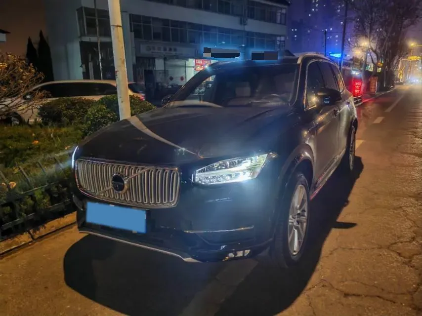 2019 Volvo XC90 2.0T 320HP L4 8AT,autocango,china used car exporter,china ev exporter,chinese used car exporter,chinese used ev exporter