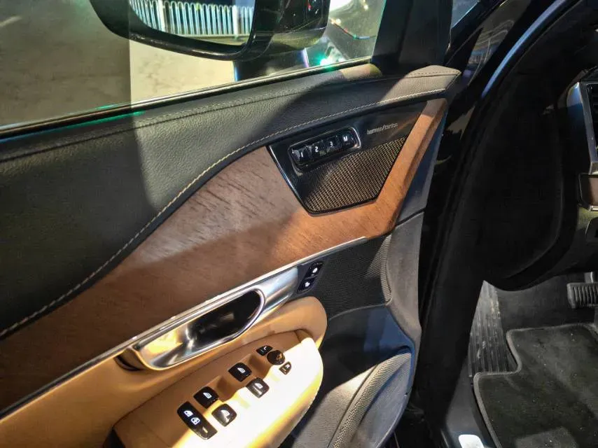 2019 Volvo XC90 2.0T 320HP L4 8AT,autocango,china used car exporter,china ev exporter,chinese used car exporter,chinese used ev exporter